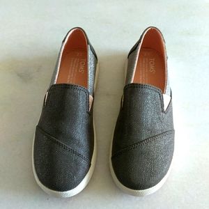 NEW TOMS Youth Size 2 Dark Gray, Silver, and Pink